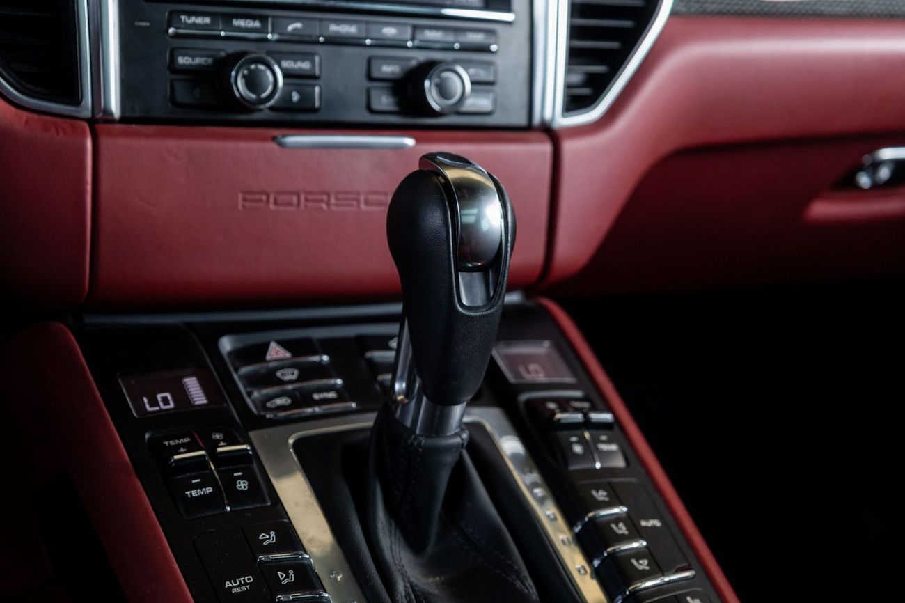 Porsche Macan S 3.0L (340 HP)