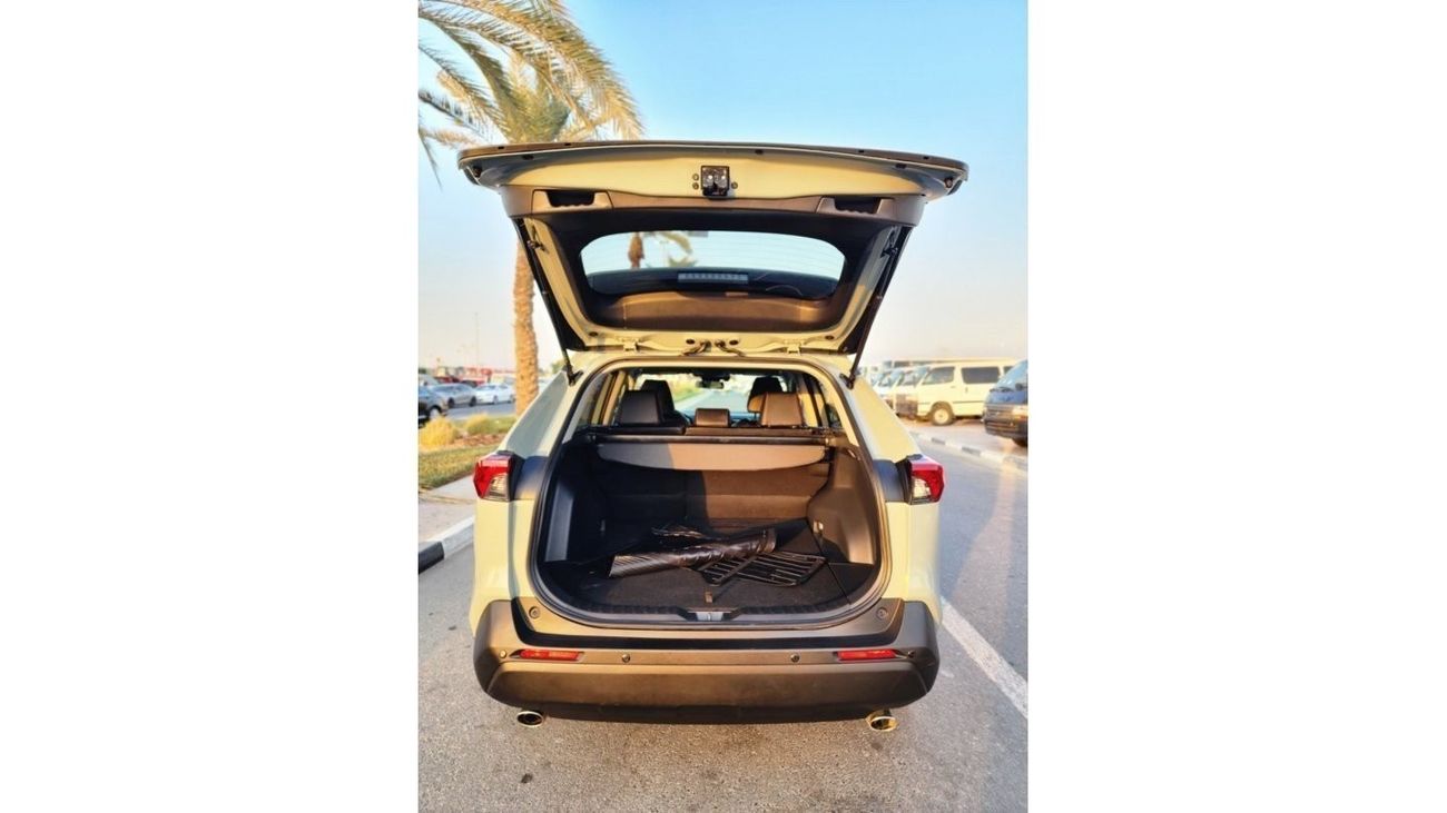 Toyota RAV4 HYBRID TOYOTA RAV 4 XLE 2021