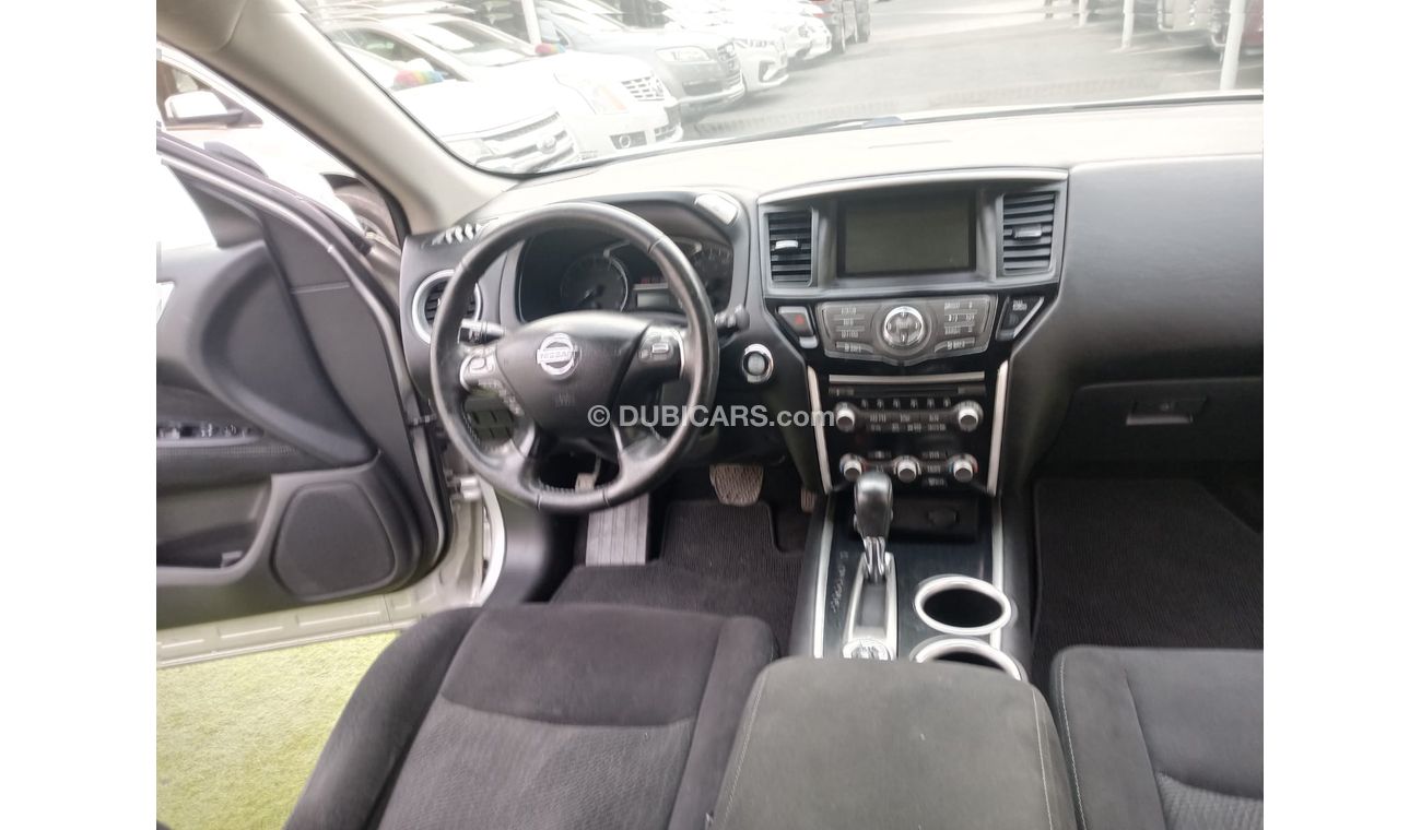 Nissan Pathfinder American import 2015 model cruise control rear spoiler in excellent condition