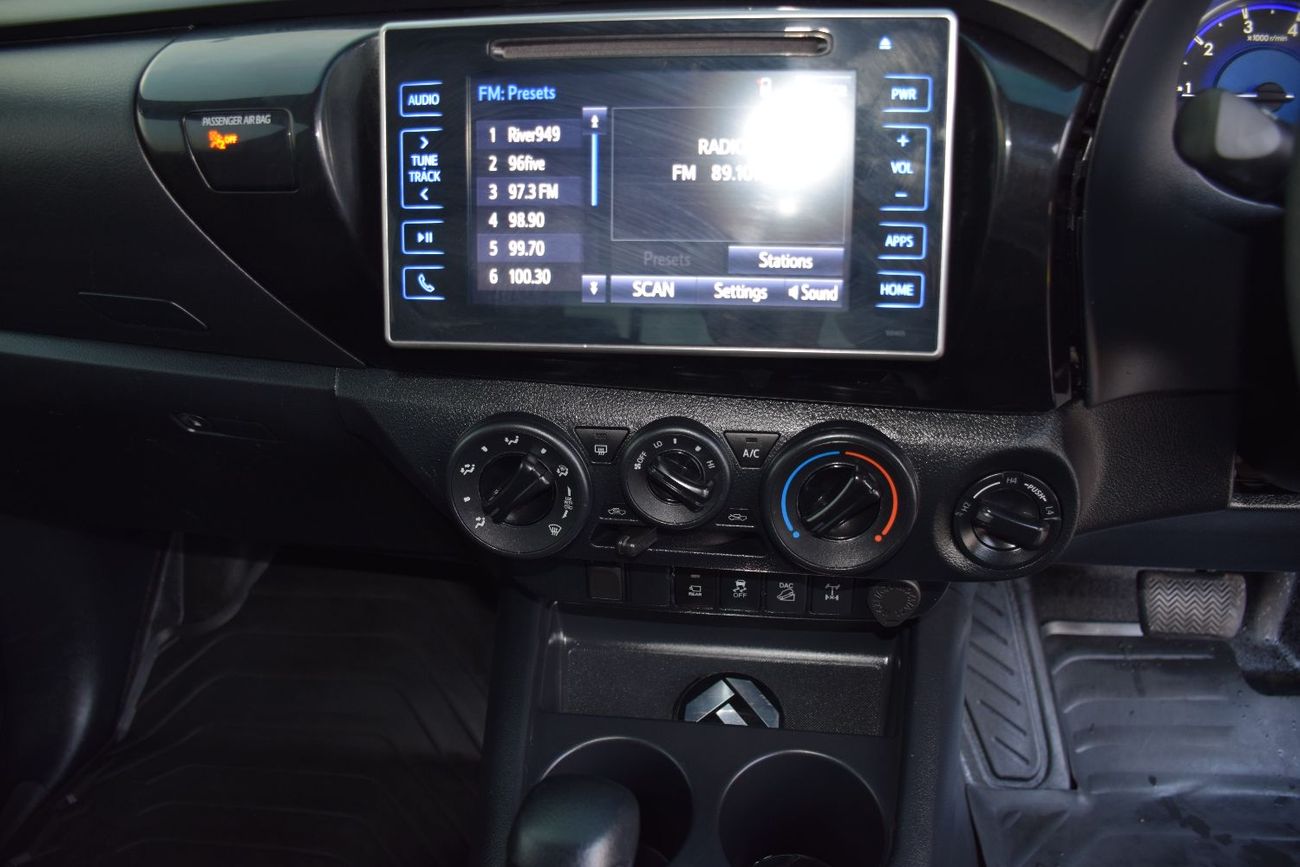 تويوتا هيلوكس S GLX 2.8L AWD M/T