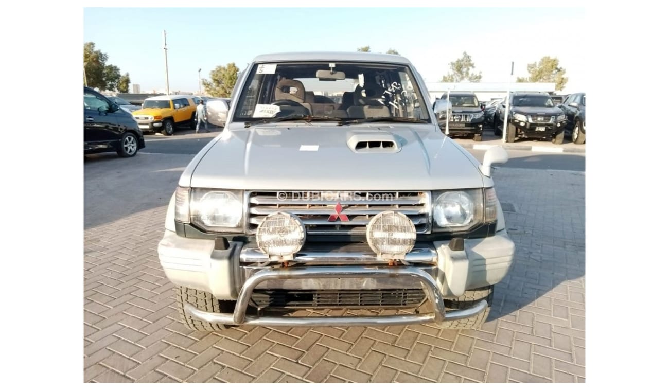 Mitsubishi Pajero MITSUBISHI PAJERO RIGHT HAND DRIVE (PM939)