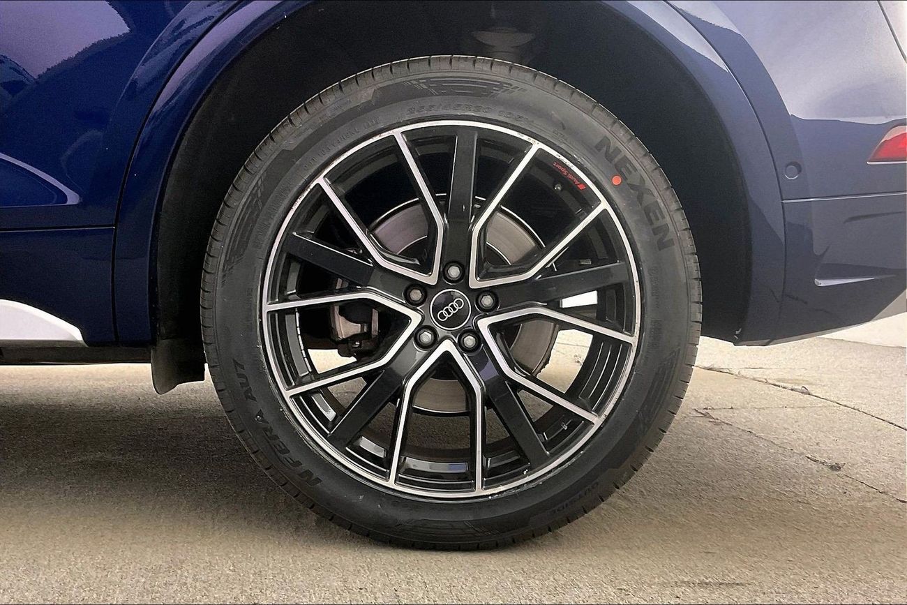 أودي Q5 45 TFSI quattro S-Line & Technology Selection | National Day Celebration | شامل الضمان | 0 ﺪﻔﻋﺓ ﺃﻮﻟﻯ