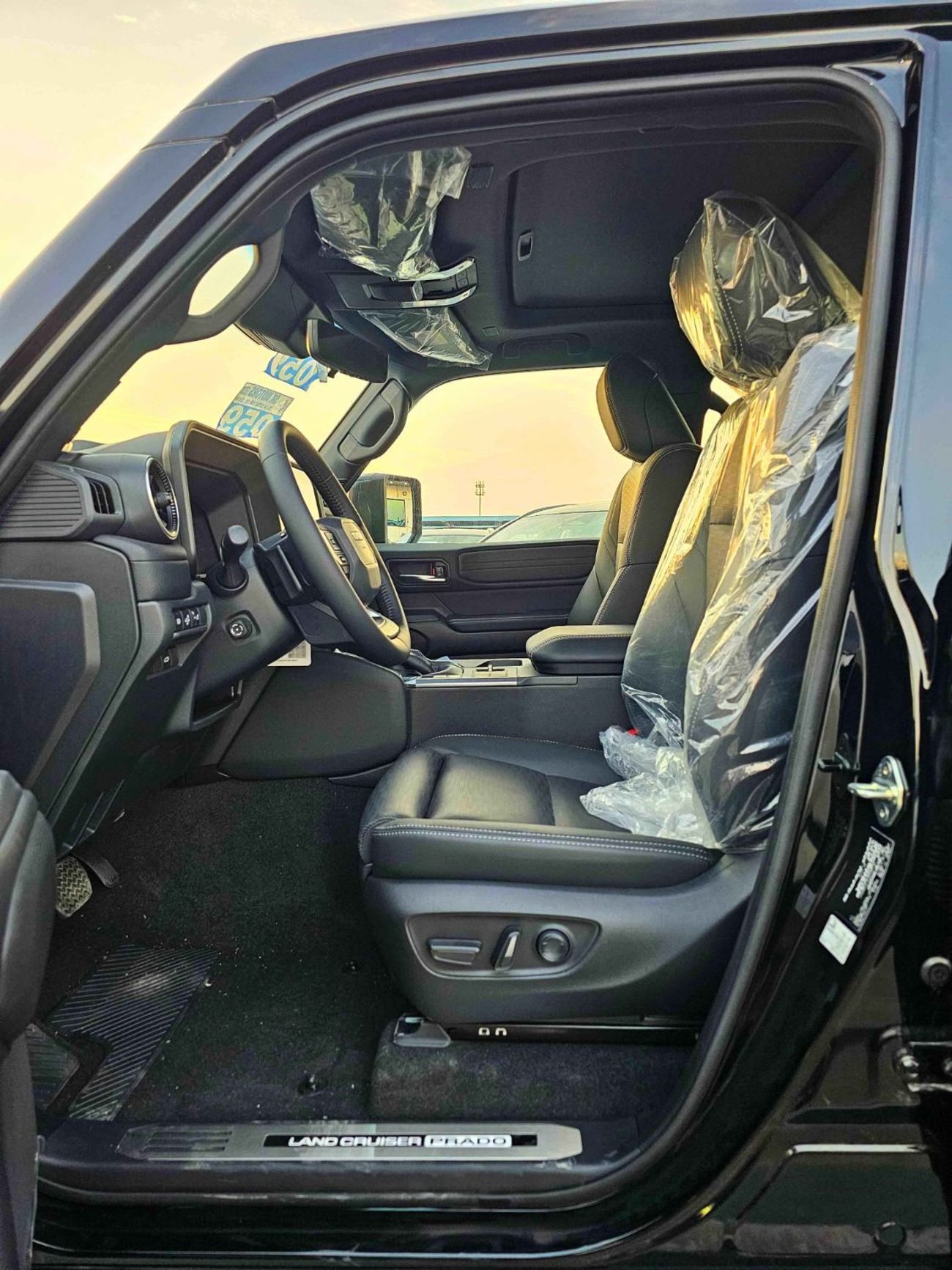 تويوتا برادو TURBO LUXURY / 2.8L DIESEL / RADAR / LEATHER WITH MEMORY SEATS / AVS SIDE MOULDING (CODE # PDLX2)