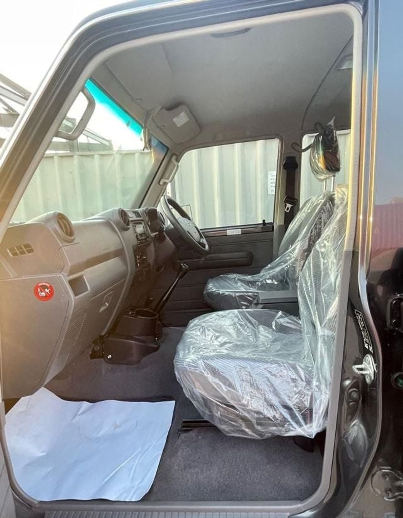 Toyota Land Cruiser Pick Up DIESEL 4.5 LITER ,RIGHT HAND DRIVE ,ONLY FOR EXPORT AVAILABLE