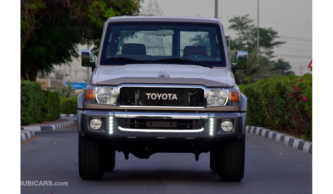 Toyota Land Cruiser 71 Hardtop Short Wheel Base  V6 4.0l Petrol 5 Seat Manual Transmission