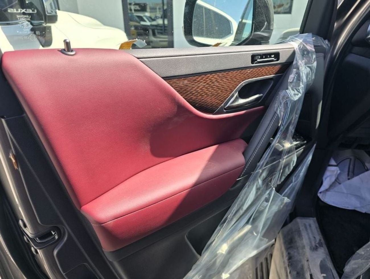لكزس LX 600 3.5L SIGNATURE PETROL A/T FULL OPTION 7 SEATER