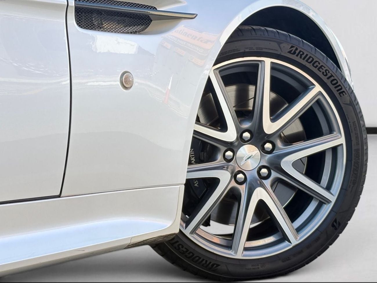 Aston Martin Vantage ASTON MARTIN VANTAGE S Cabriolet | 4.7L V8 | 2014 | GCC SPECS