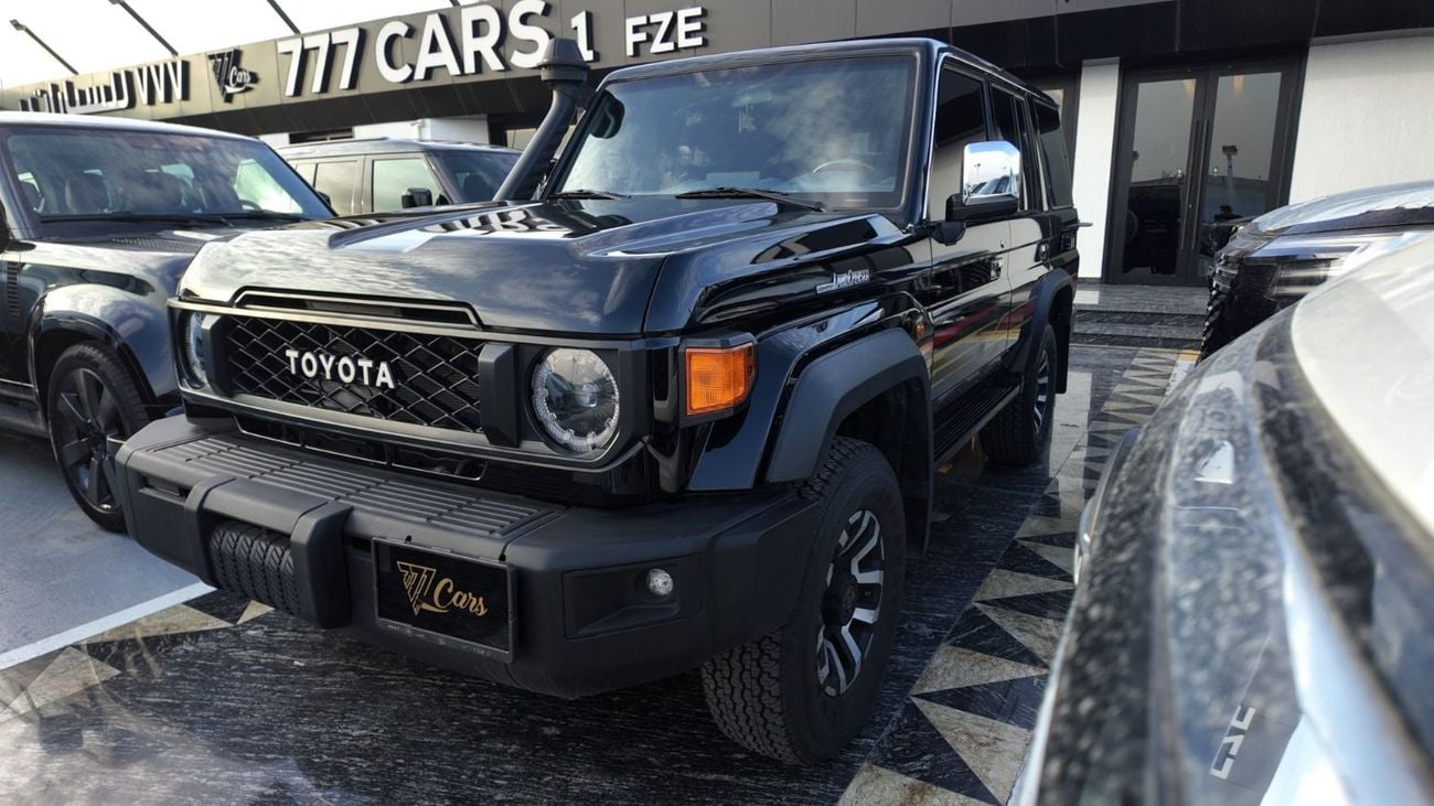 Toyota Land Cruiser TOYOTA LAND CRUISER HARD-TOP (70 SERIES) A/T 4.0L - 2024