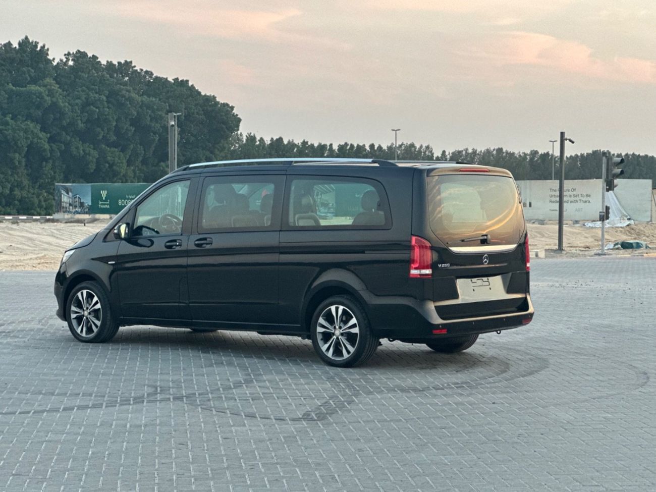 مرسيدس بنز V 250 موديل 2018 خليجي فل مواصفات بانوراما وتحكم كهربي كامل ونظام صوت ممتاز