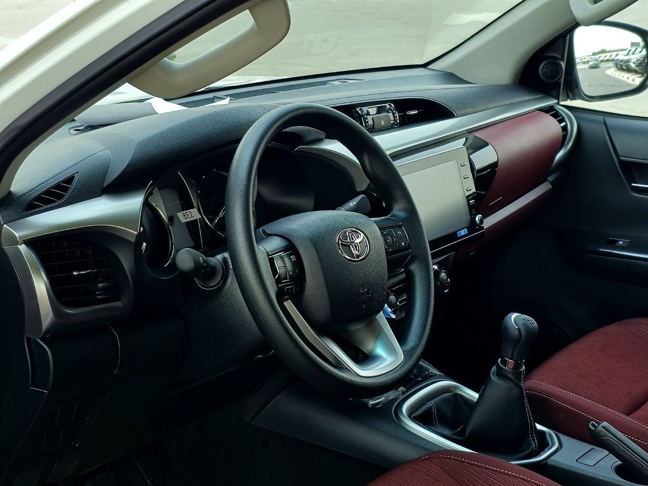 Toyota Hilux TOYOTA HILUX DIESEL 2.4 DOUBLE CABIN - M/T - HIGH OPTIONS - PUSH START - 2025 - WHITE INSIDE RED - N