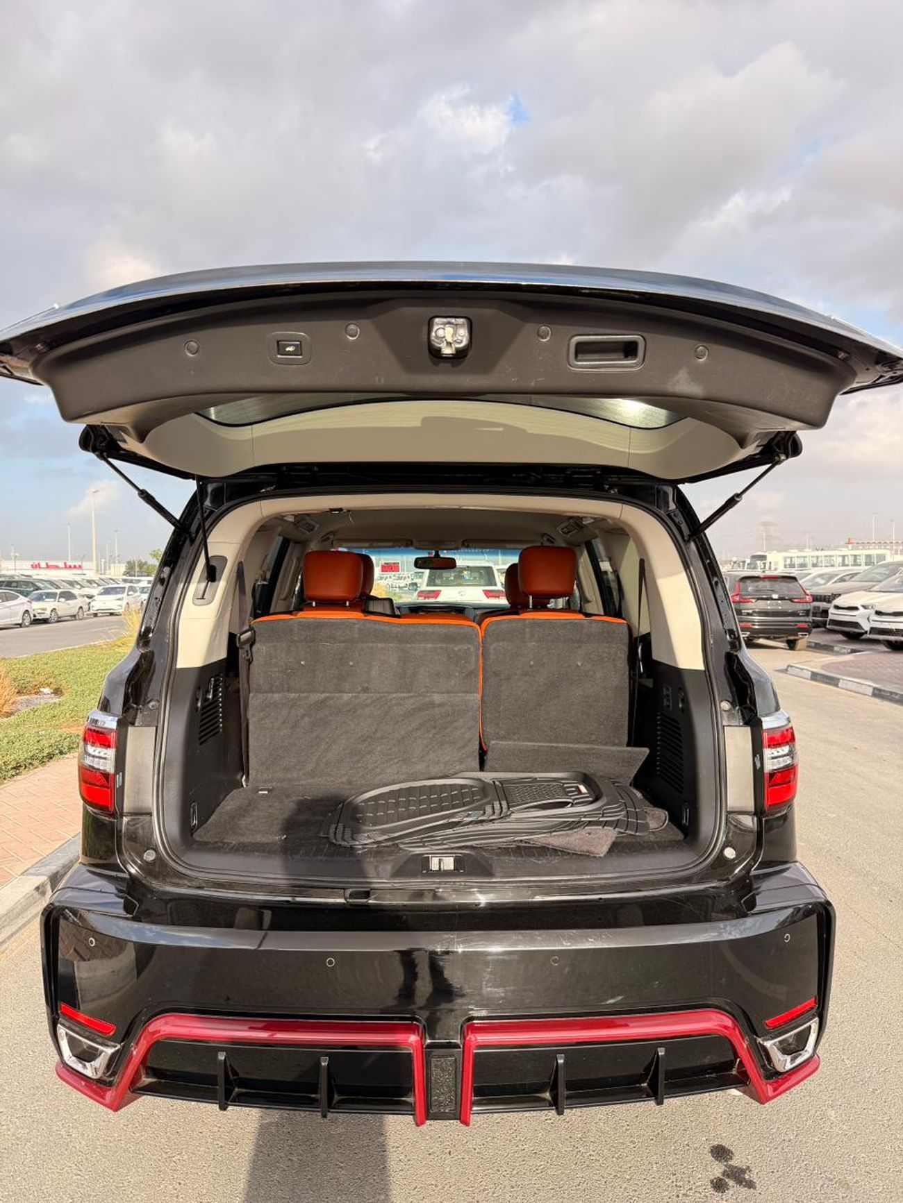 Nissan Armada 4WD 5.6 L Nismo