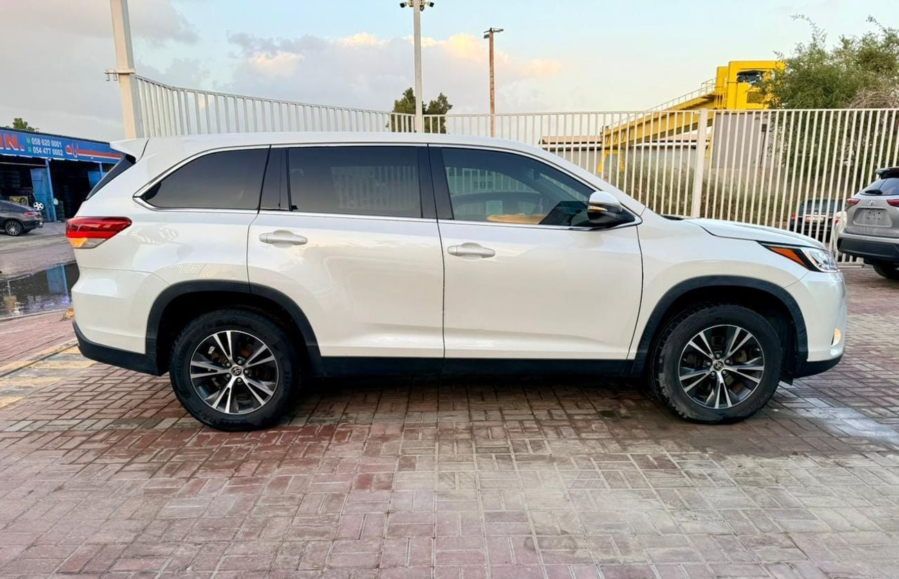 Toyota Highlander LE (NON GCC) 2019 Toyota Highlander LE