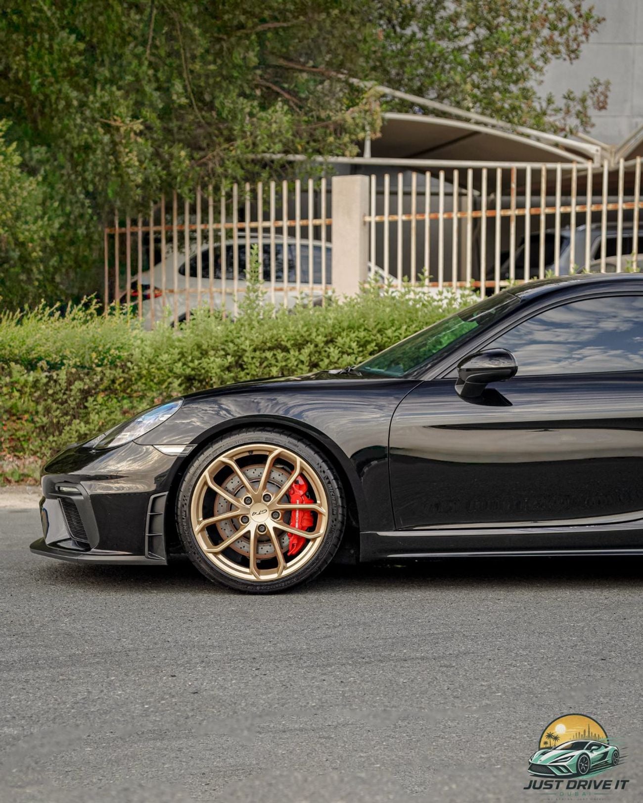 Porsche 718 Cayman GT4