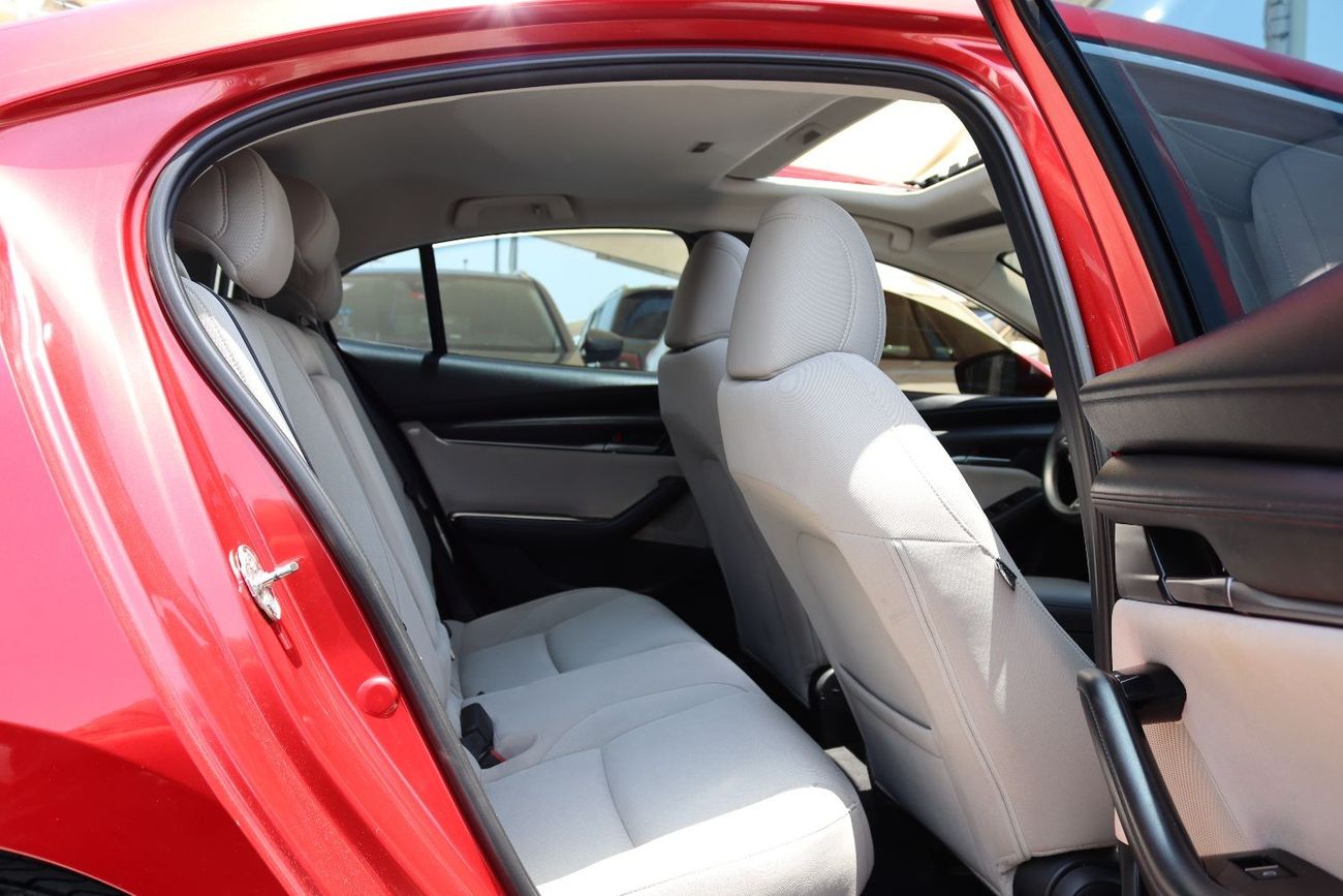 Mazda 3 V ACCIDENTS FREE - GCC - ENGINE 1600 CC - SUNROOF - KEYLESS ENTRY AND START - ORIGINAL PAINT - PERFE