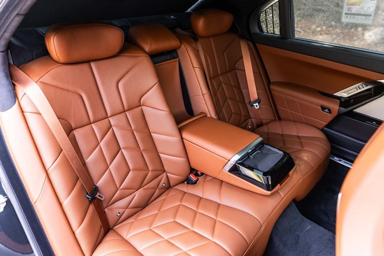 BMW 735i M SPORT INDIVIDUAL BMW 735i Luxury + M Kit – 2026 | BRAND NEW | EXPORT ONLY | AED 420,000