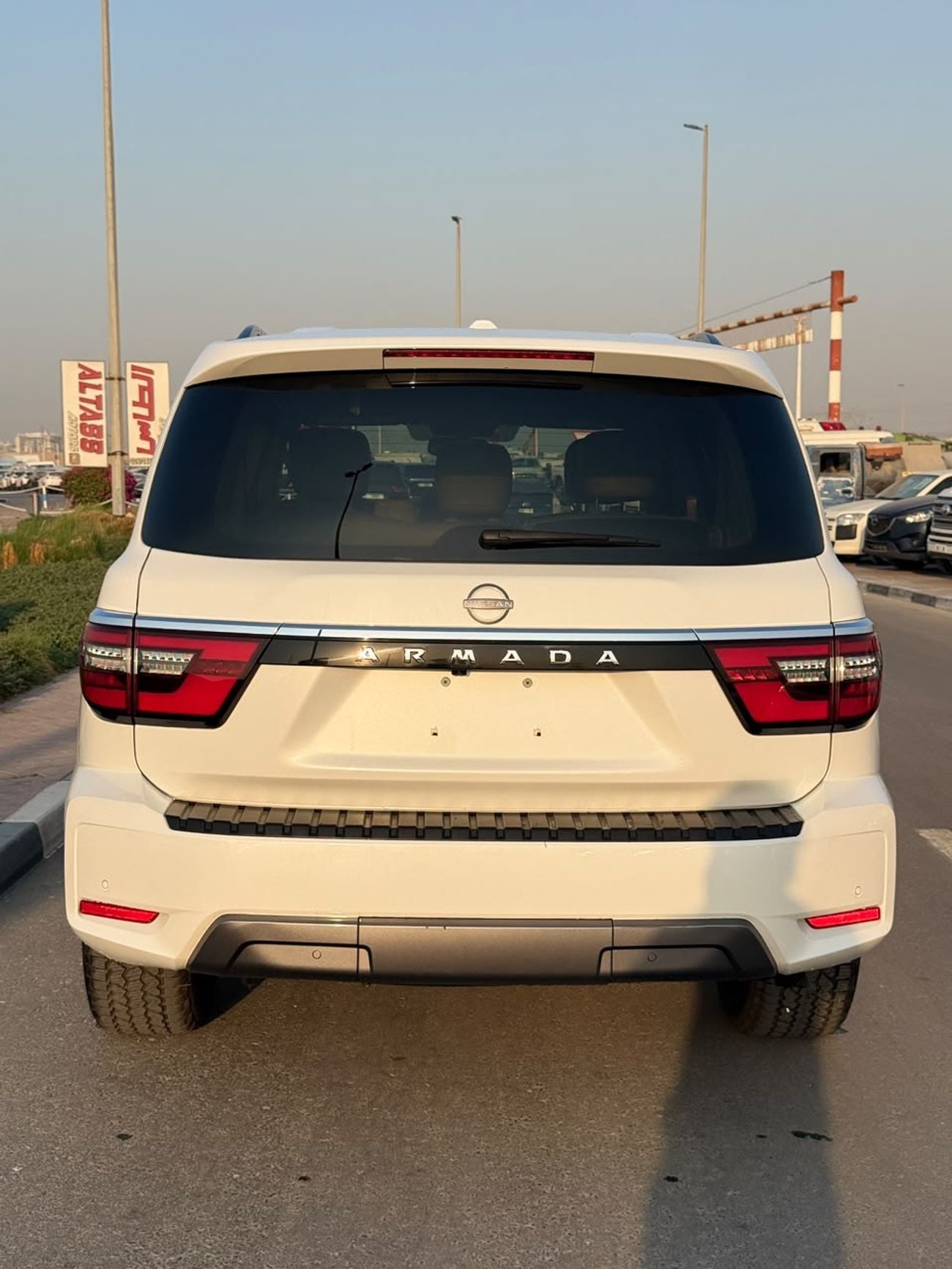 Nissan Armada SL Nissan Armada SV 2022
