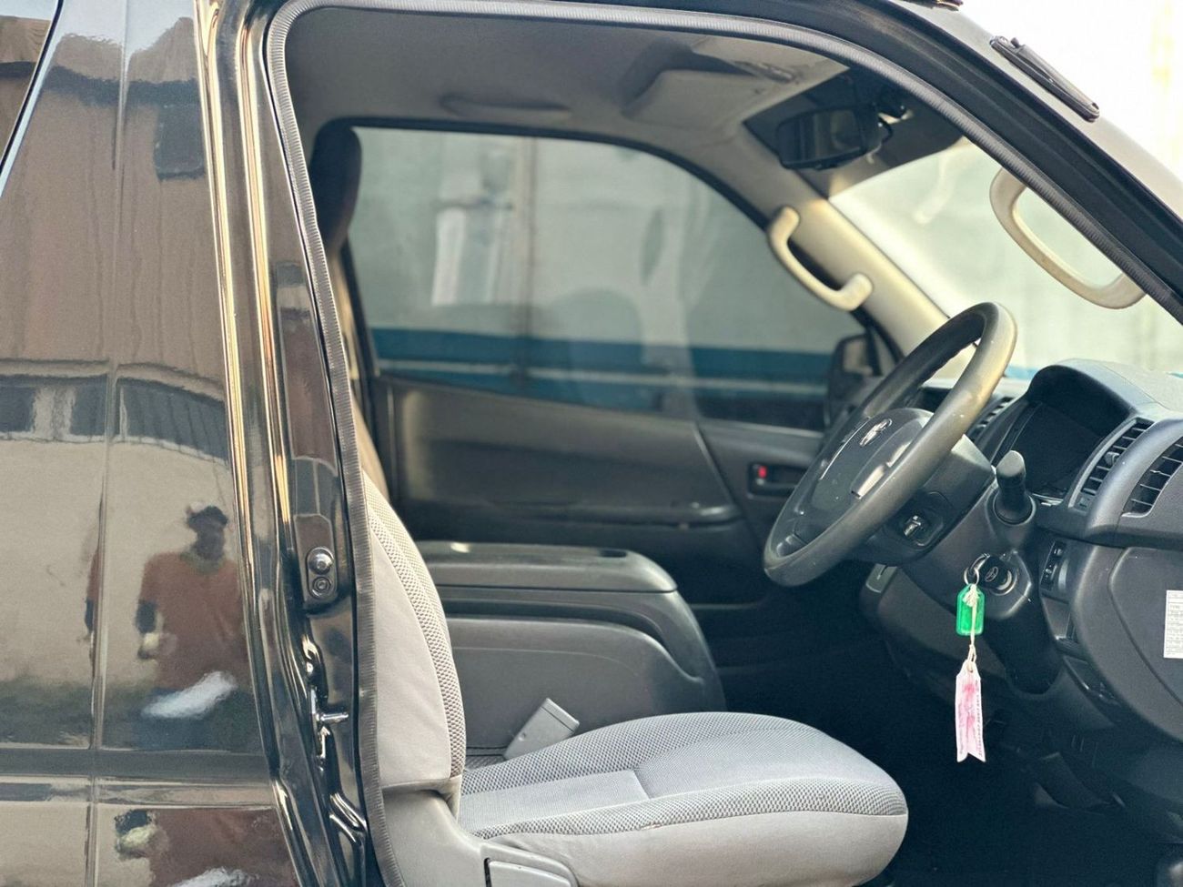 Toyota Hiace PREMIUM CONDITION | RHD | 3.0L DIESEL | 2015 | AIR CONDITIONER | 14 SEATERS