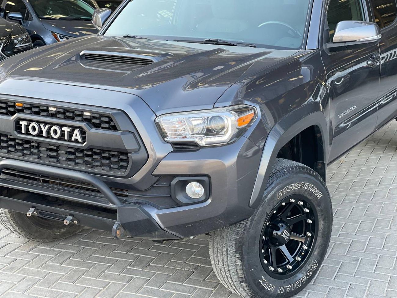 تويوتا تاكوما TRD / V6 / طويل / دخول بدون مفتاح / تشغيل بدون مفتاح / شاشة كبيرة / بحالة ممتازة