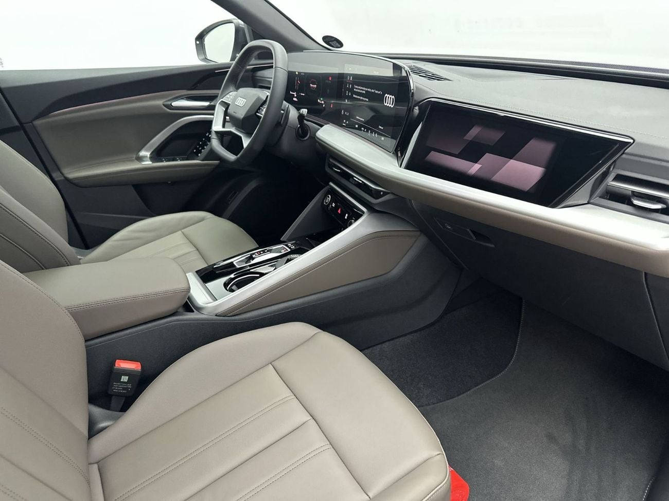 أودي Q5 Q5 Sportback TFSI quattro 204hp S Line (Ref# 02045)