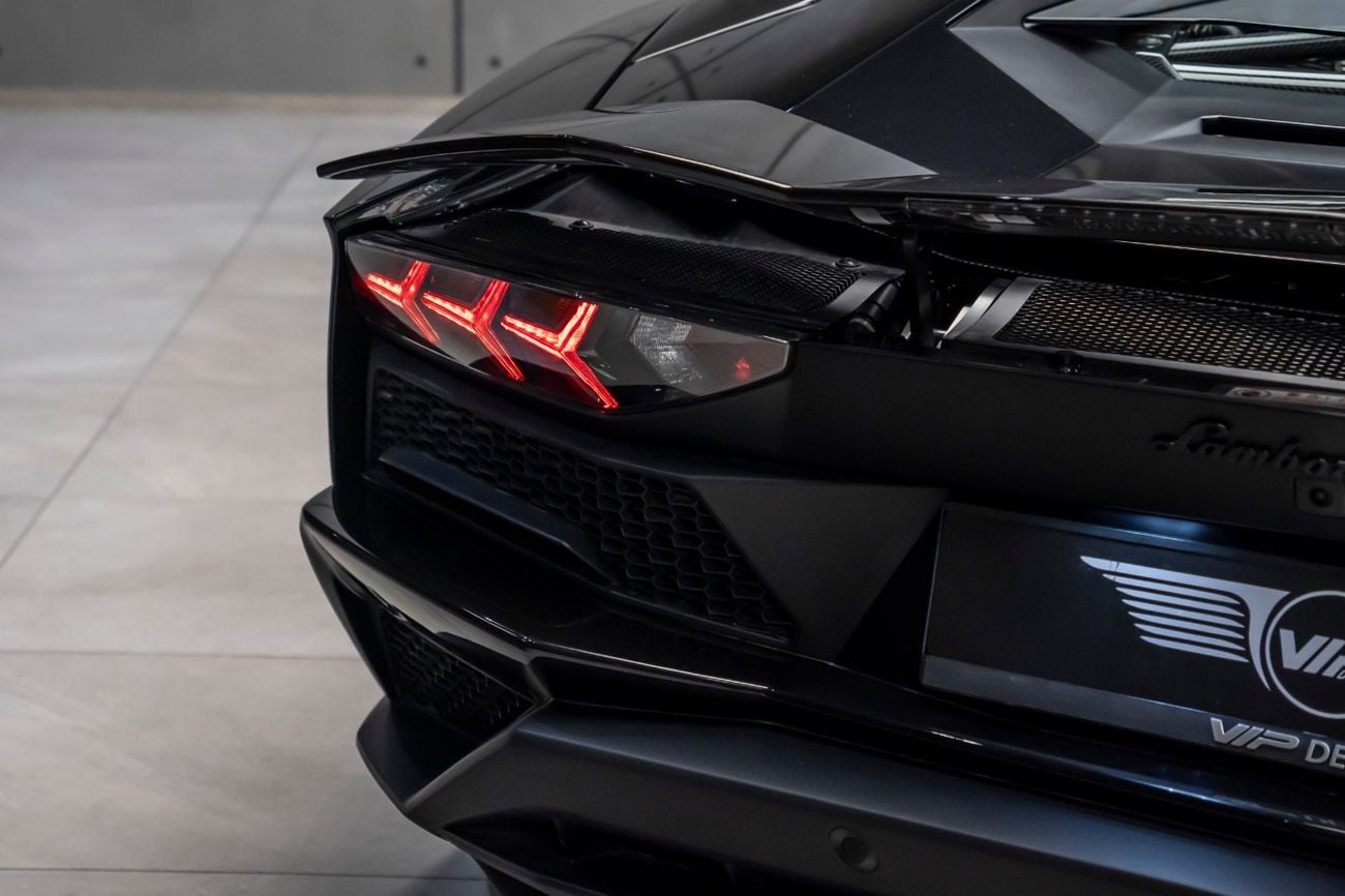 لامبورغيني أفينتادور 6.5L V12