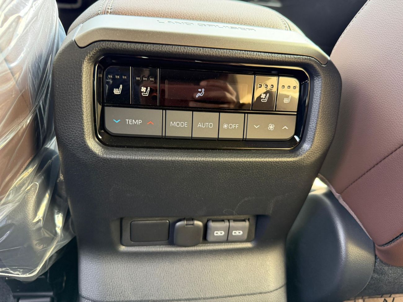 تويوتا برادو 2.8L TURBO DIESEL ADVENTURE AUTOMATIC TRANSMISSION( FOR RE-EXPORT ONLY )