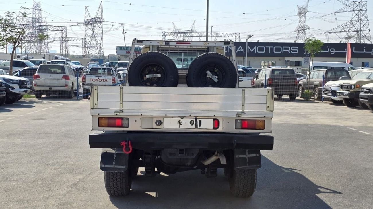 تويوتا لاند كروزر بيك آب TOYOTA LC79 6x6 SINGLE CABIN 4.0L MT  2015 MODEL YEAR BEIGE