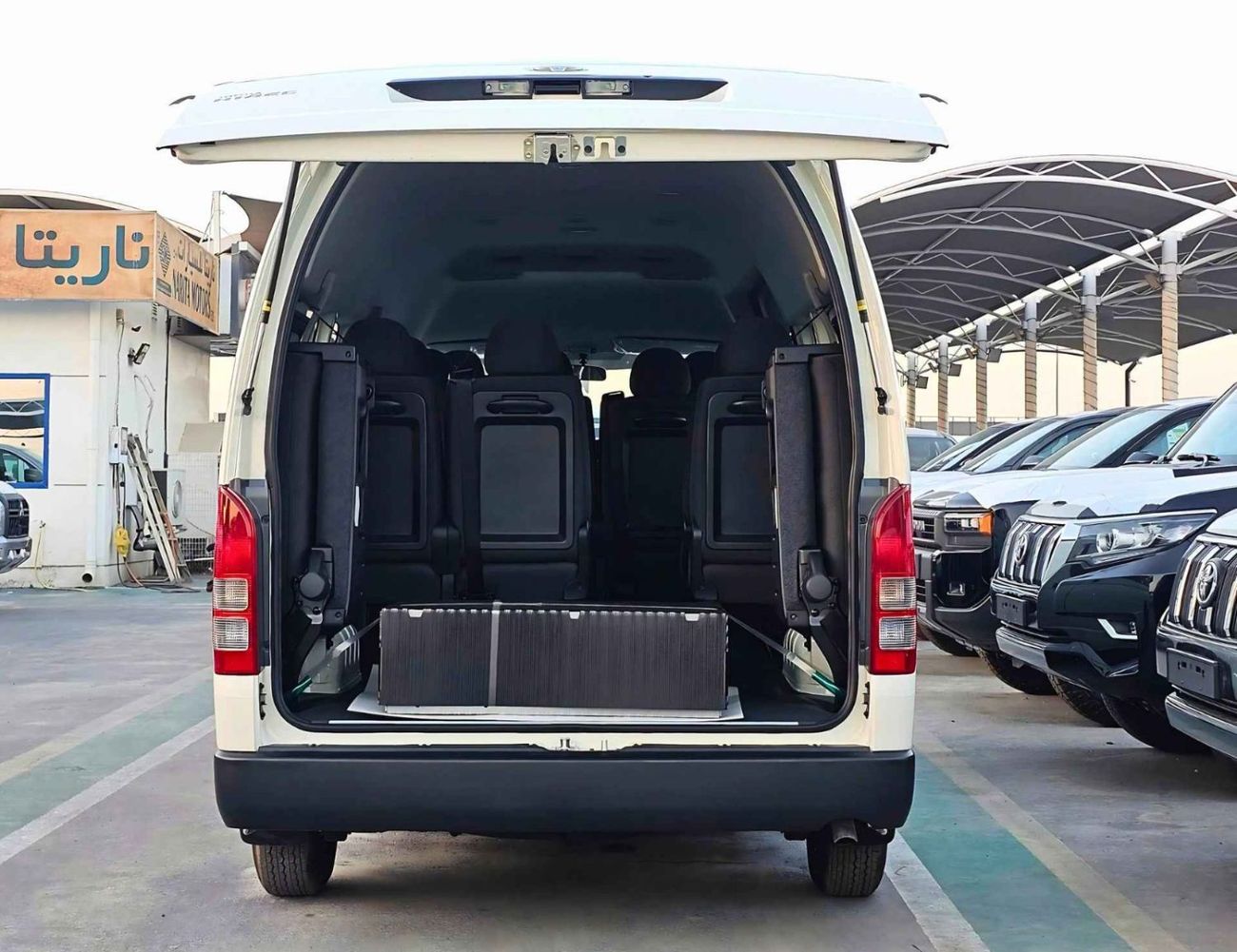 Toyota Hiace HIGHROOF / DX / OLD SHAPE / M/T / 2.5L V4 DIESEL / BLACK BUMPER / 13 STR(FOR AFRICA) (CODE # H25MHF)