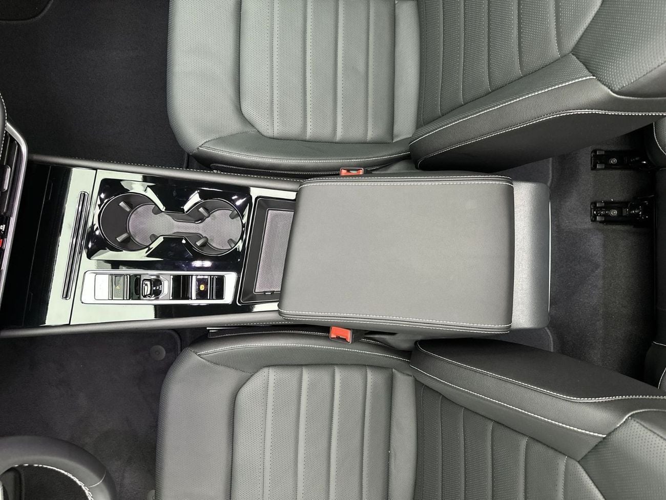 Volkswagen Teramont Comfortline 3.6L (Ref#37211) / 39,100 AED SAVINGS from New Car