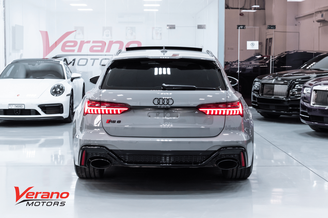 Audi RS6 STD Audi RS6 4.0 TFSI quattro