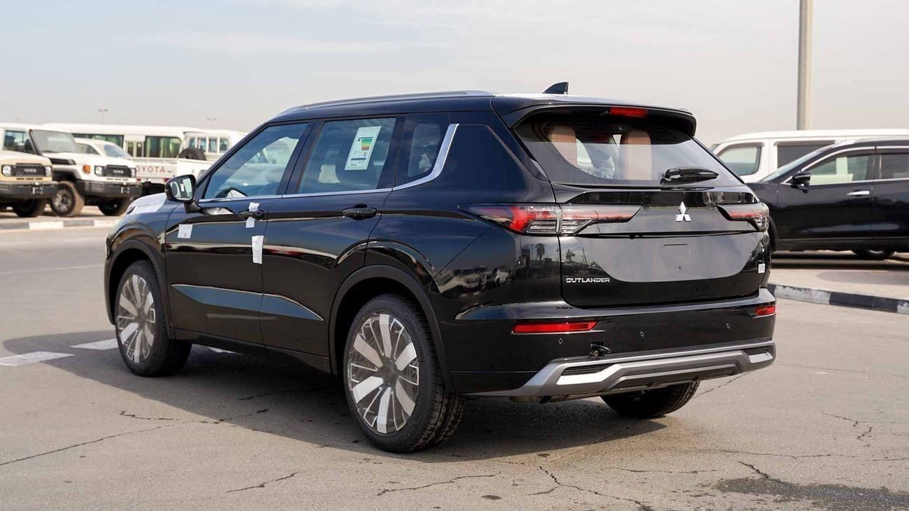 ميتسوبيشي آوتلاندر HIGHLINE ميتسوبيشي أوتلاندر 2026 – الفئة المميزة (G09) 2.5 لتر | SUV بسبعة مقاعد | مواصفات الخليج |