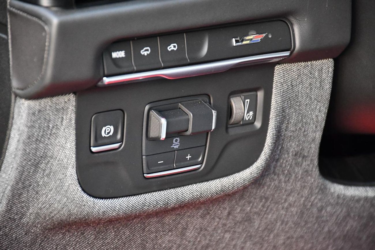 Cadillac Escalade Premium Luxury Platinum 6.2L 4WD