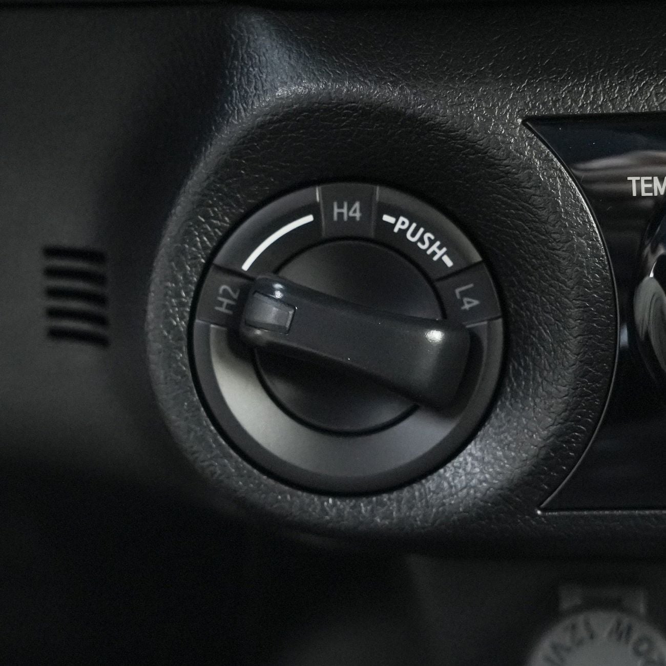 تويوتا هيلوكس Hilux GR 4.0 2025