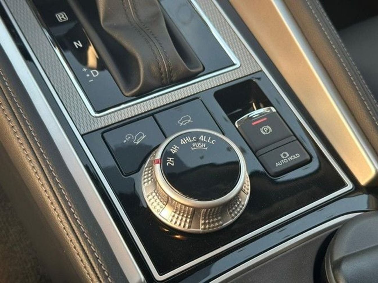 ميتسوبيشي مونتيرو سبورت MITSUBISHI MONTERO SPORT 3.0L 4WD GLS ROOF RAIL, SPOILERSUNROOF FABRIC SEATS-2026