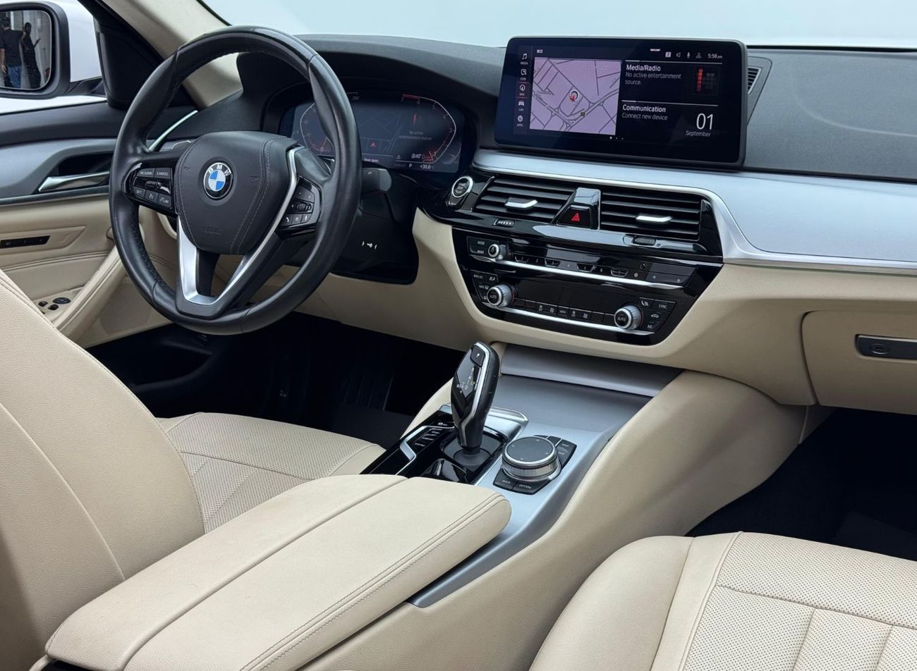 بي أم دبليو 520i Std 2.0L 2021 BMW 520i, BMW Service History, BMW Warranty & Service Contract, Excellent Condition, G