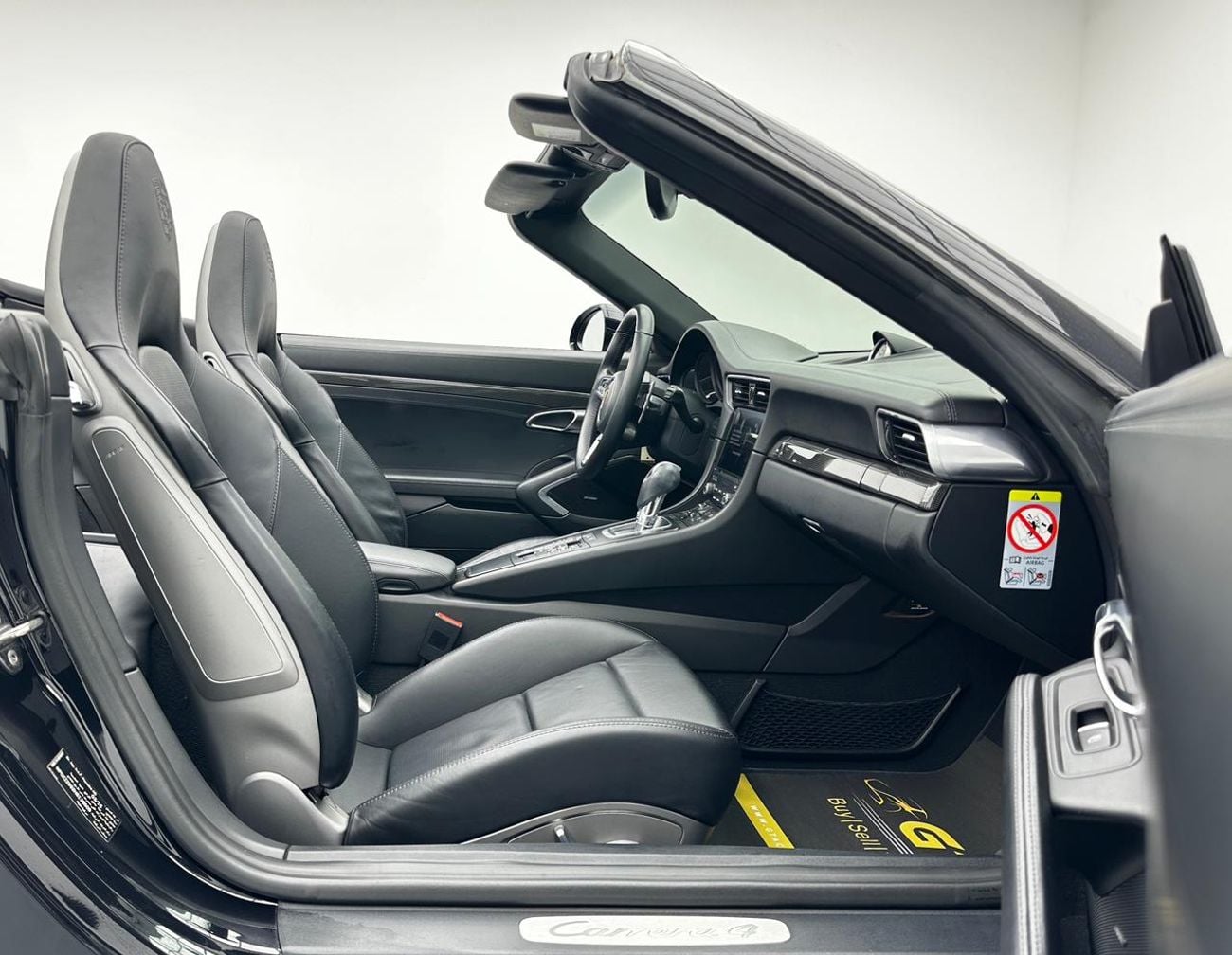 Porsche 911 2017 Porsche 911 Carrera 4 Cabriolet, April/2027 Porsche Warranty, Full Porsche Service History, GCC