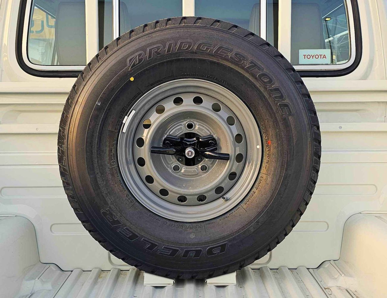 Toyota Land Cruiser Pick Up LC79 STD-E / M/T / DOUBLE CABIN / 2.8L V4 DIESEL / SNORKEL / 4WD (CODE # STD-E)