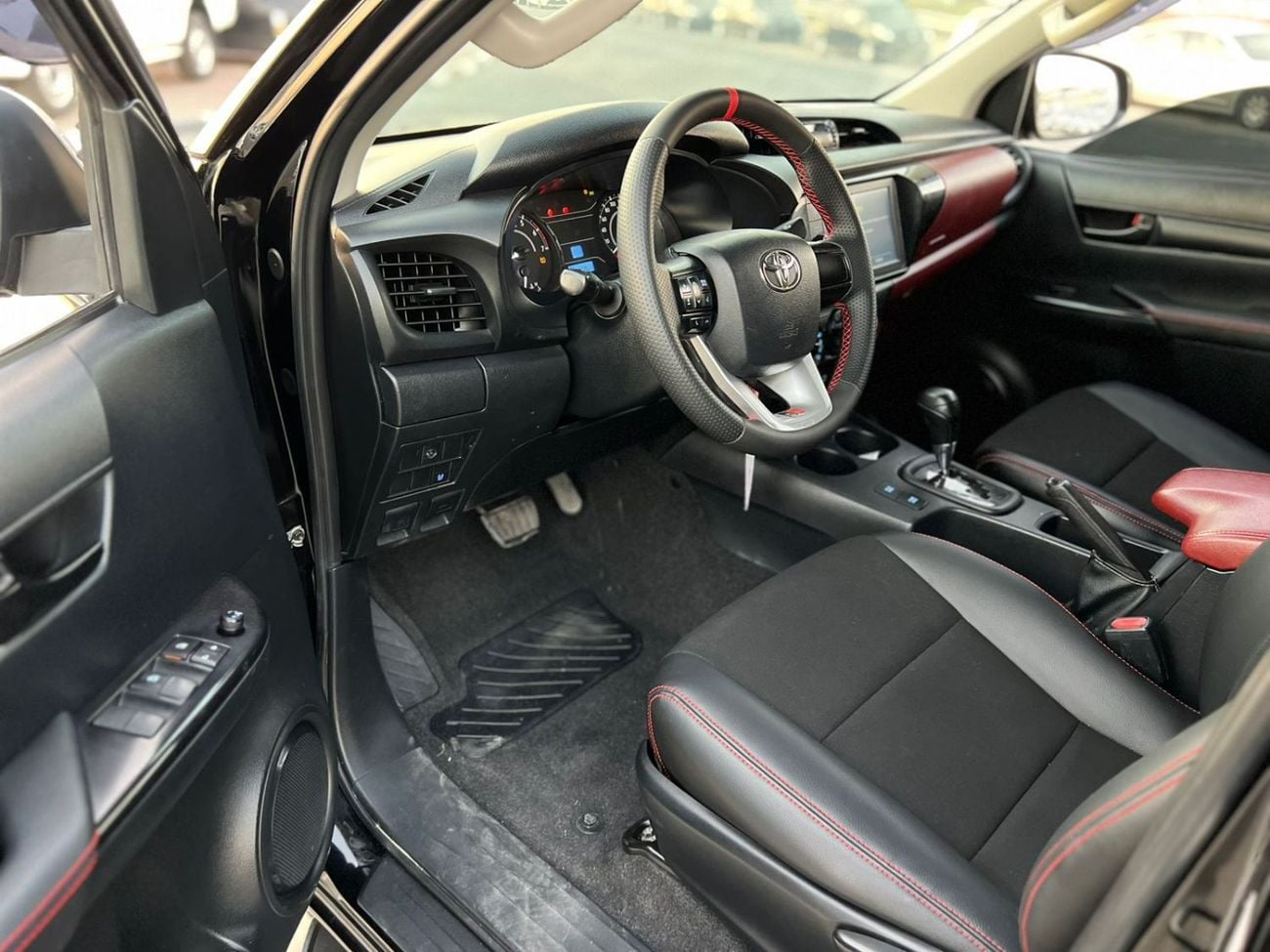 Toyota Hilux SGLX 2021 Toyota Hilux Black Edition - Trunk Cover - 2.7L V4 - GCC - AWD 4x4 - Rear Camera - Le