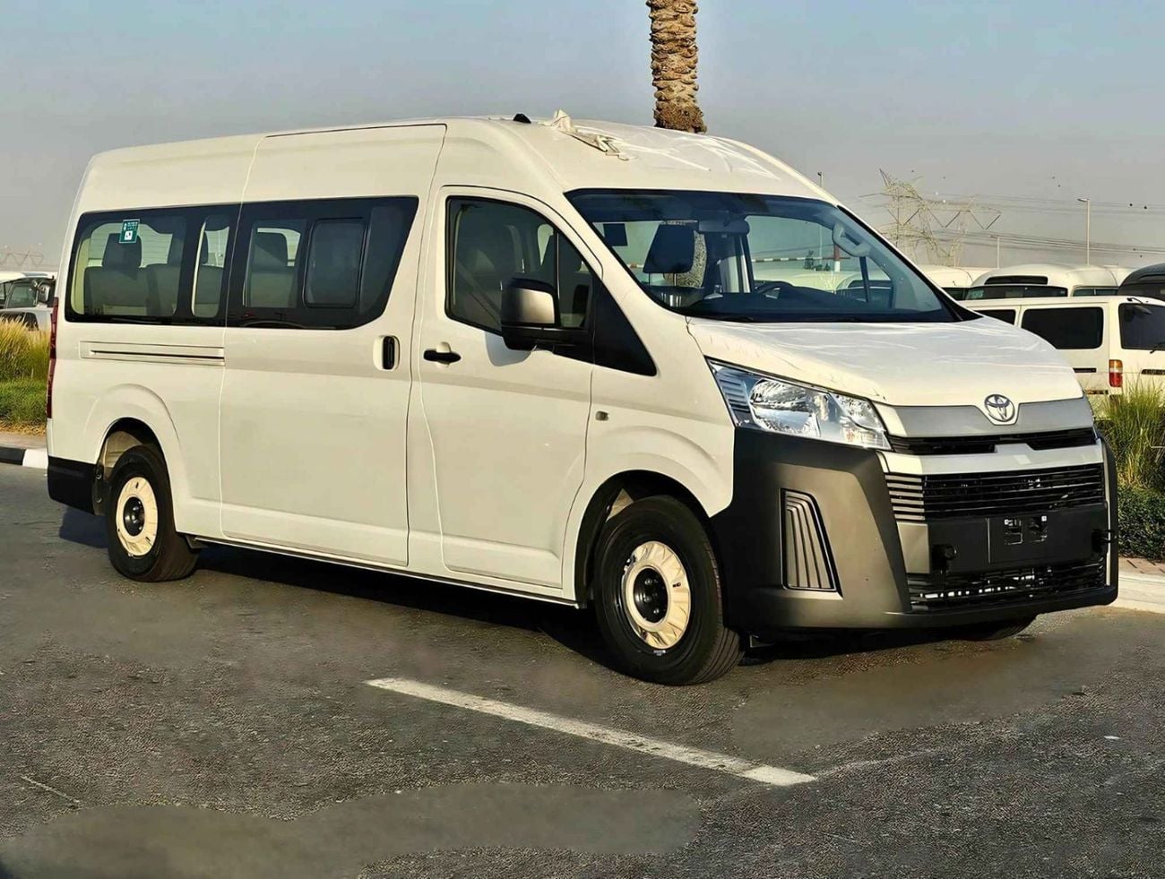 Toyota Hiace GL TOYOTA HIACE HIGHROOF DX  M/T / 2.8L V4 DIESEL BLACK BUMPER / DVD CAMERA  (CODE # HRDMDA )