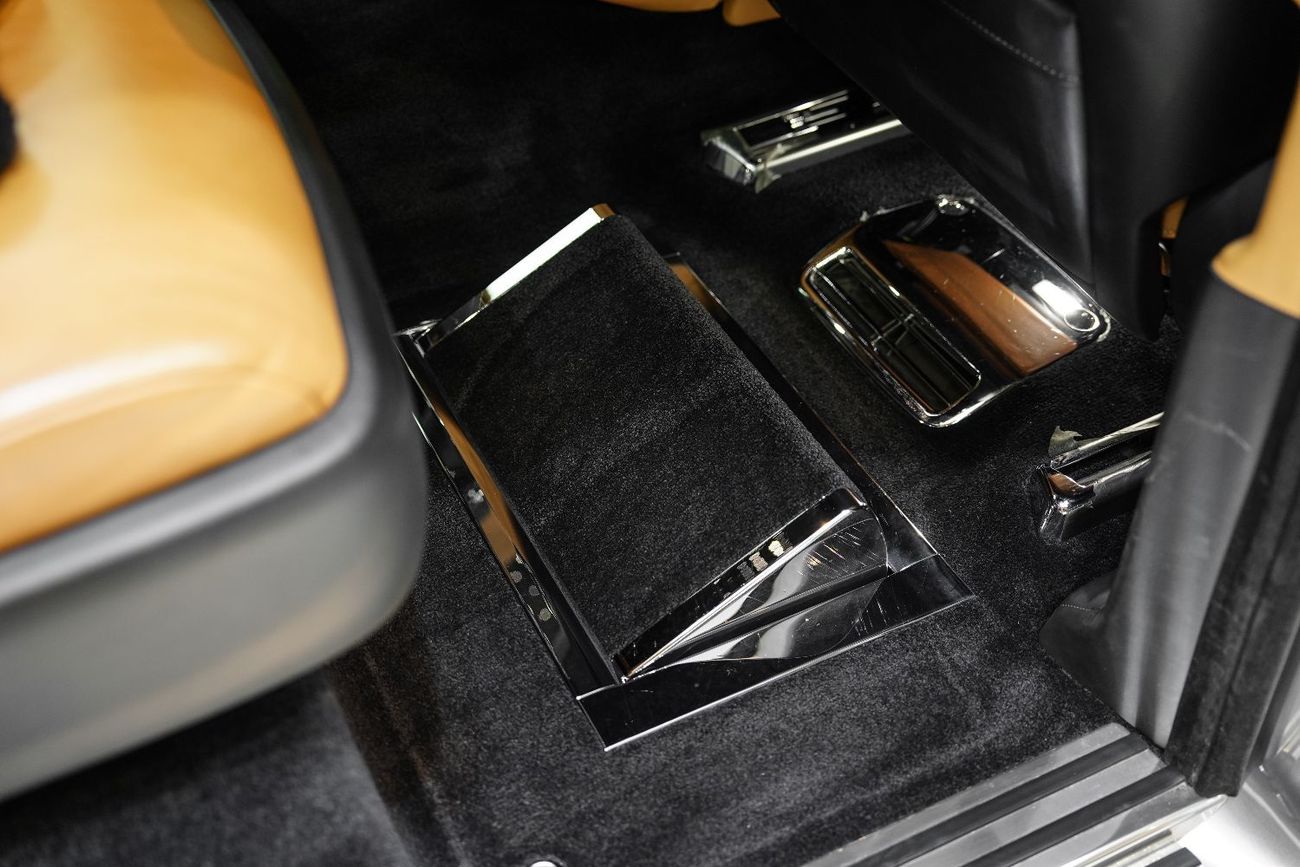 رولز رويس فانتوم Rear Entertainment, Bespoke Audio, Starlight Roof, GCC Spec!!