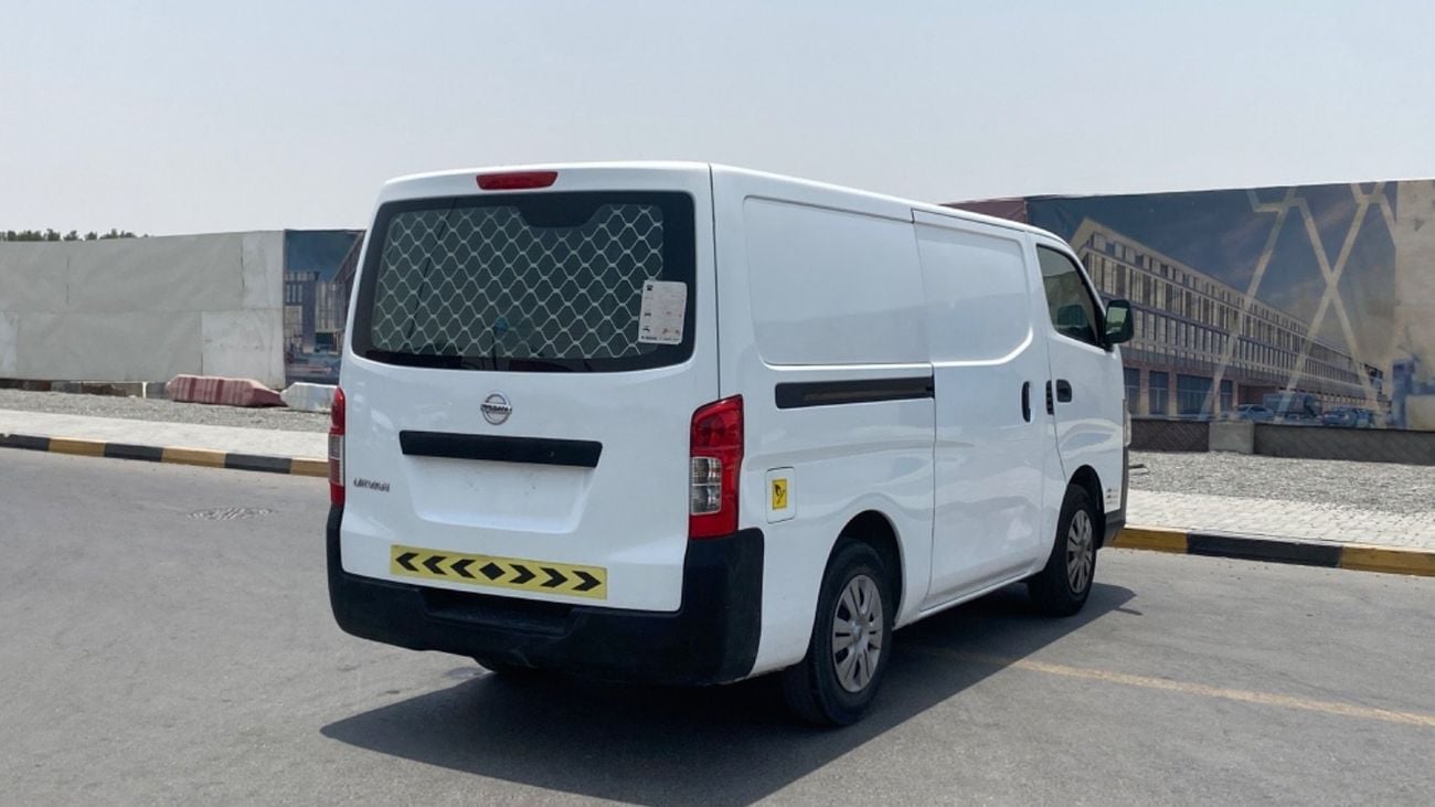 نيسان أورفان