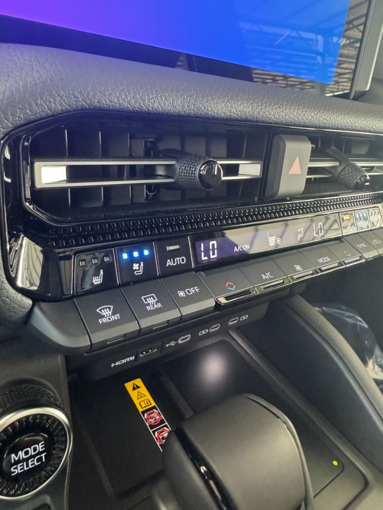 تويوتا برادو 2.4 TURBO LUXURY PANORAMA FULL **EXPORT ONLY**التصدير فقط خارج الخليج**