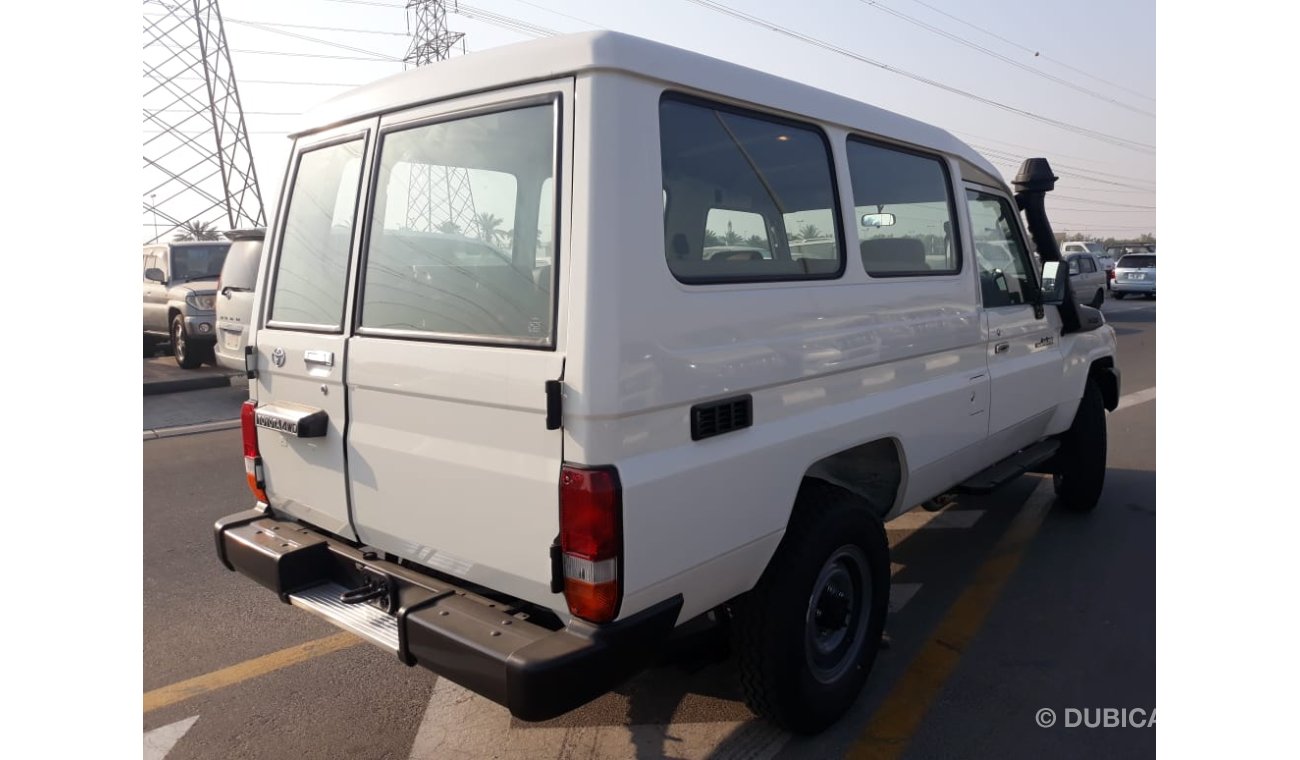 Toyota Land Cruiser HARDTOP 3 DOOR 13 SEATS V6 DIESEL 4.2L WITH POWER OPTIONS