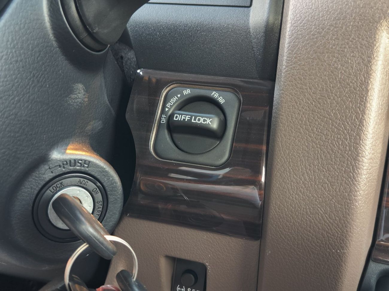 تويوتا لاند كروزر بيك آب SINGLE CAB DLX 2.8L DIESEL AT-EURO 5