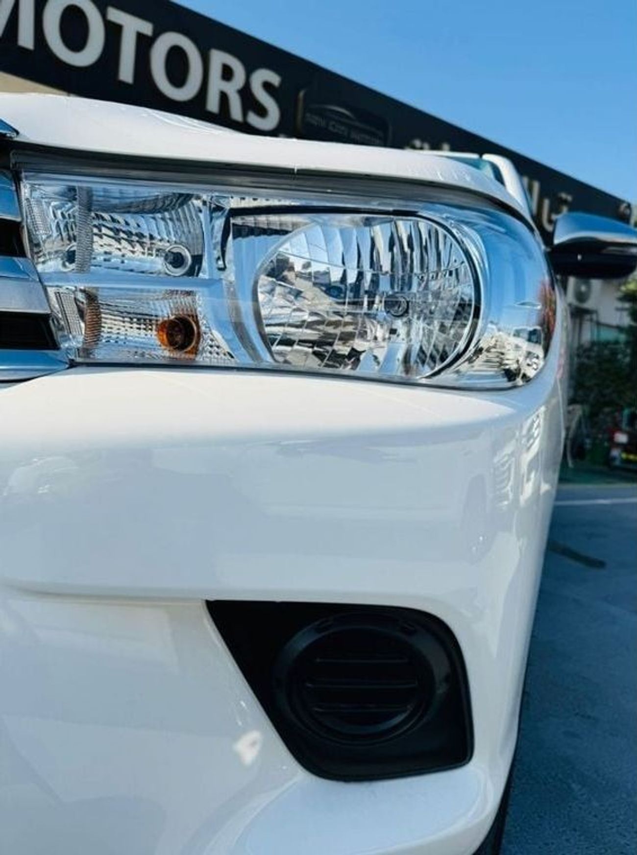 Toyota Hilux TOYOTA HILUX 2.7L PETROL BASIC OPTION WHITE 2025