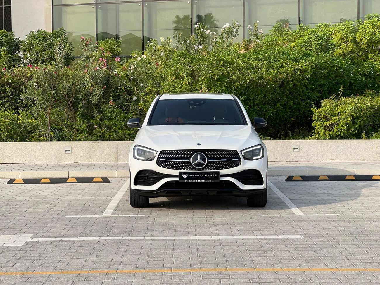 مرسيدس بنز GLC 300 Premium + 2.0L