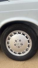 Mercedes-Benz 560 SEC