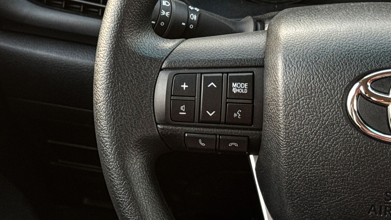 Toyota Hilux 2.0L Petrol Manual 2024 New 0Km