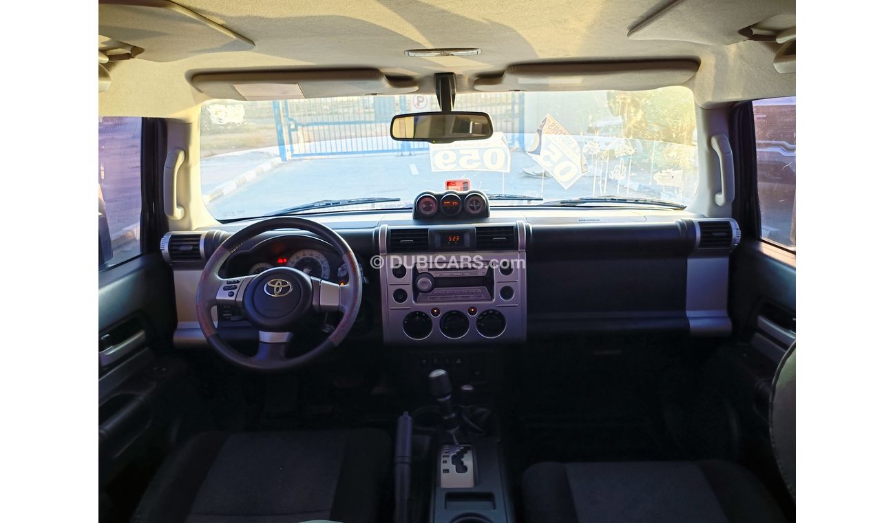 Toyota FJ Cruiser 4.0L PETROL /  DIFF LOCK / GCC SPECS / CLEAN CONDITION (LOT # 68579)