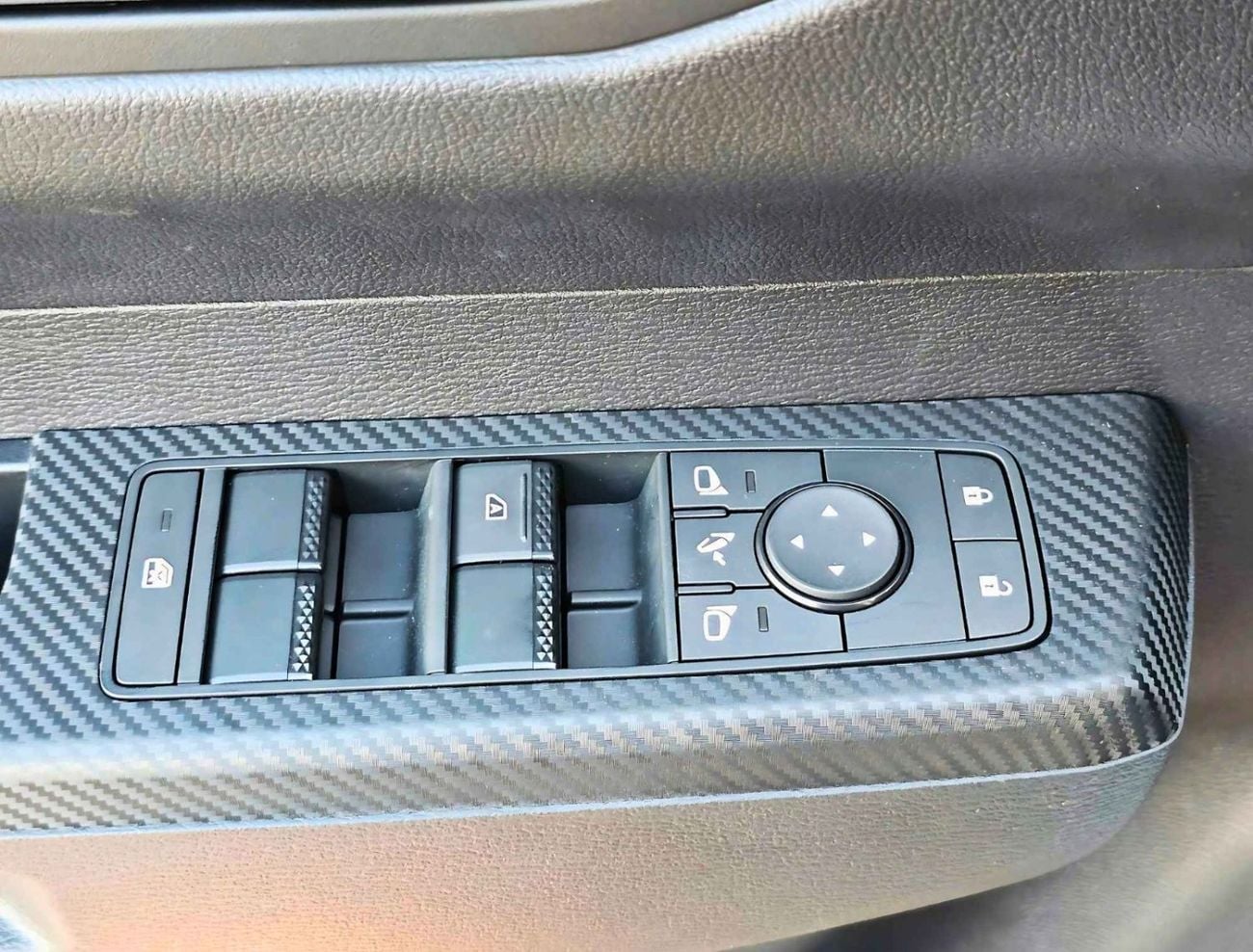 ميتسوبيشي L200 GLX 2.4L PETROL / M/T / SIDE STICKER / 4WD / (CODE # GLXP)