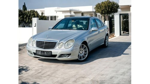 Mercedes-Benz E 280 MERCEDES E280 3.0 V6 | LOW MILEAGE | FULL OPTOIN ORIGNAL PAINT  | GCC | WELL MAINTAINED